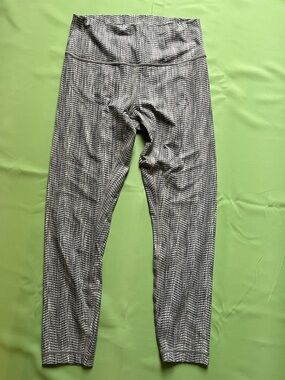 Lululemon Wunder Under High Rise crop leggings in Arrow Jacquard pattern size 10